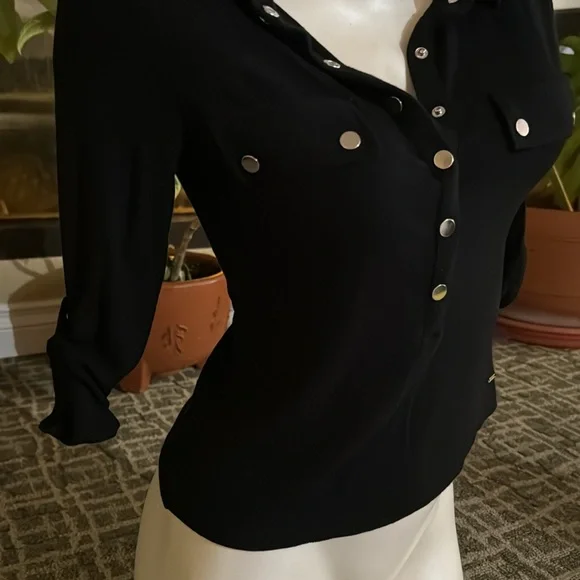 NWT Guess black silver button/snap up v neck collar 3/4 sleeve Medium RIBBED - Picture 8 of 14